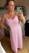 Jurk met kraaltjes roze
