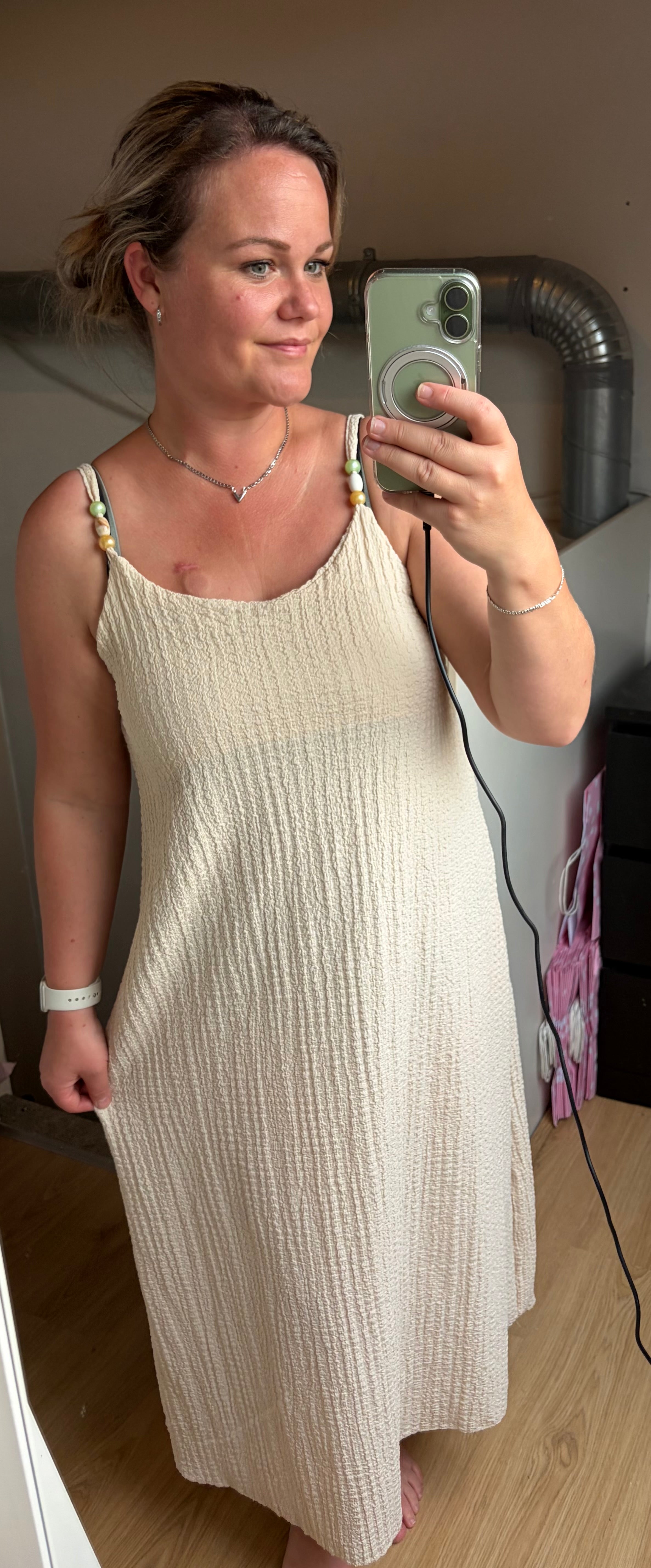 Jurk met kraaltjes beige