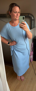 Jurk met knoop licht blauw