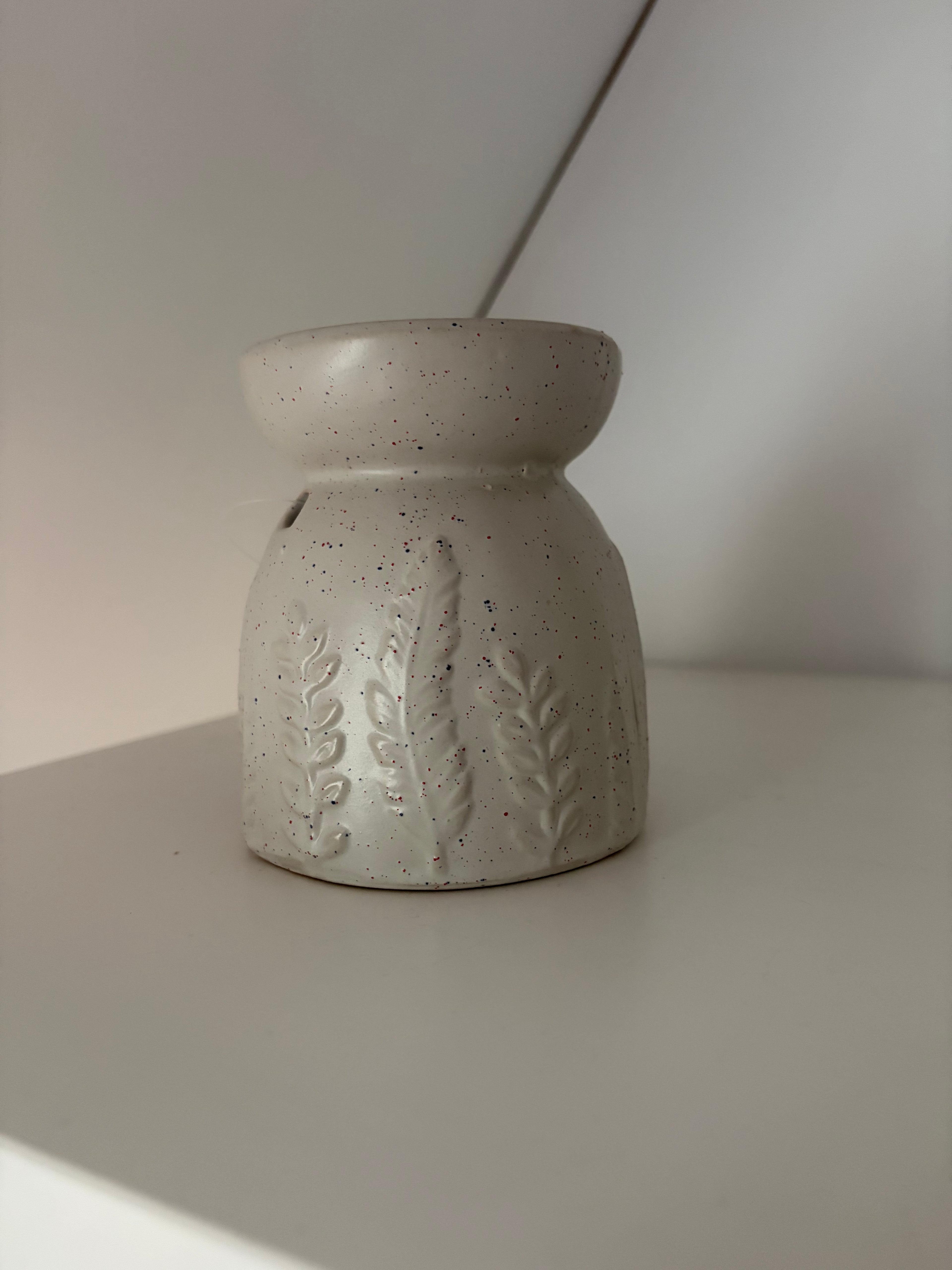 Waxbrander Elara - Large Creme