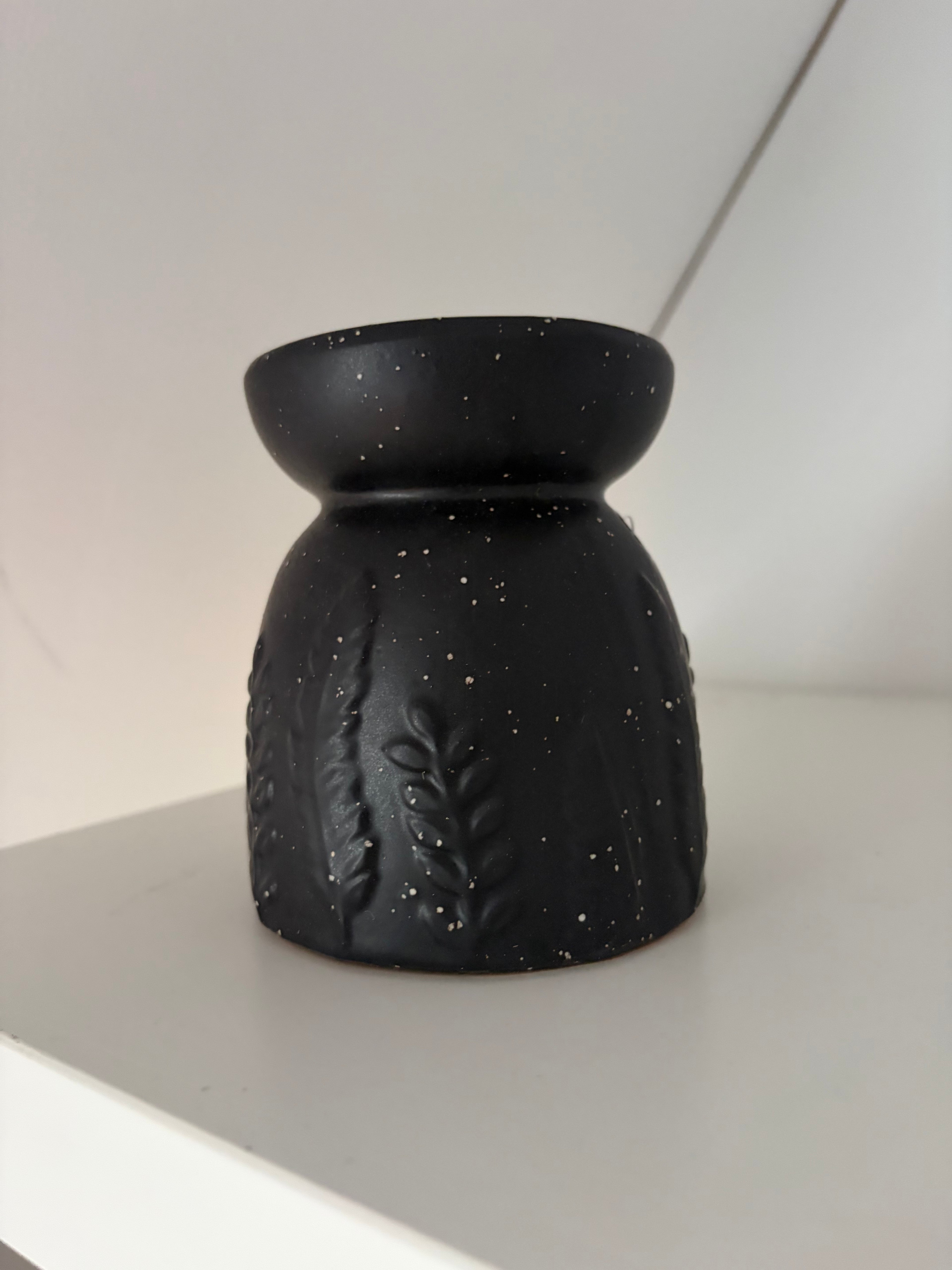 Waxbrander Elara - Large Zwart