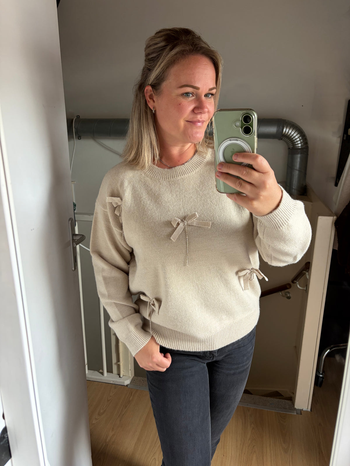 Trui met strikjes beige